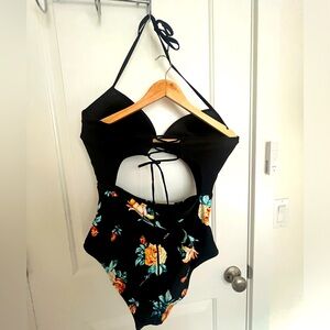 Cupshe 2x adjustable cut out, tie back 1 piece swim suit.